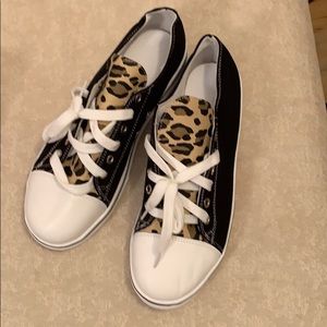 Lepoard print with black tennis shoe